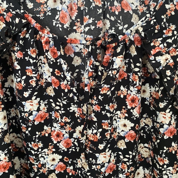 Pleione ruffle floral lace cuff blouse - Picture 5 of 5